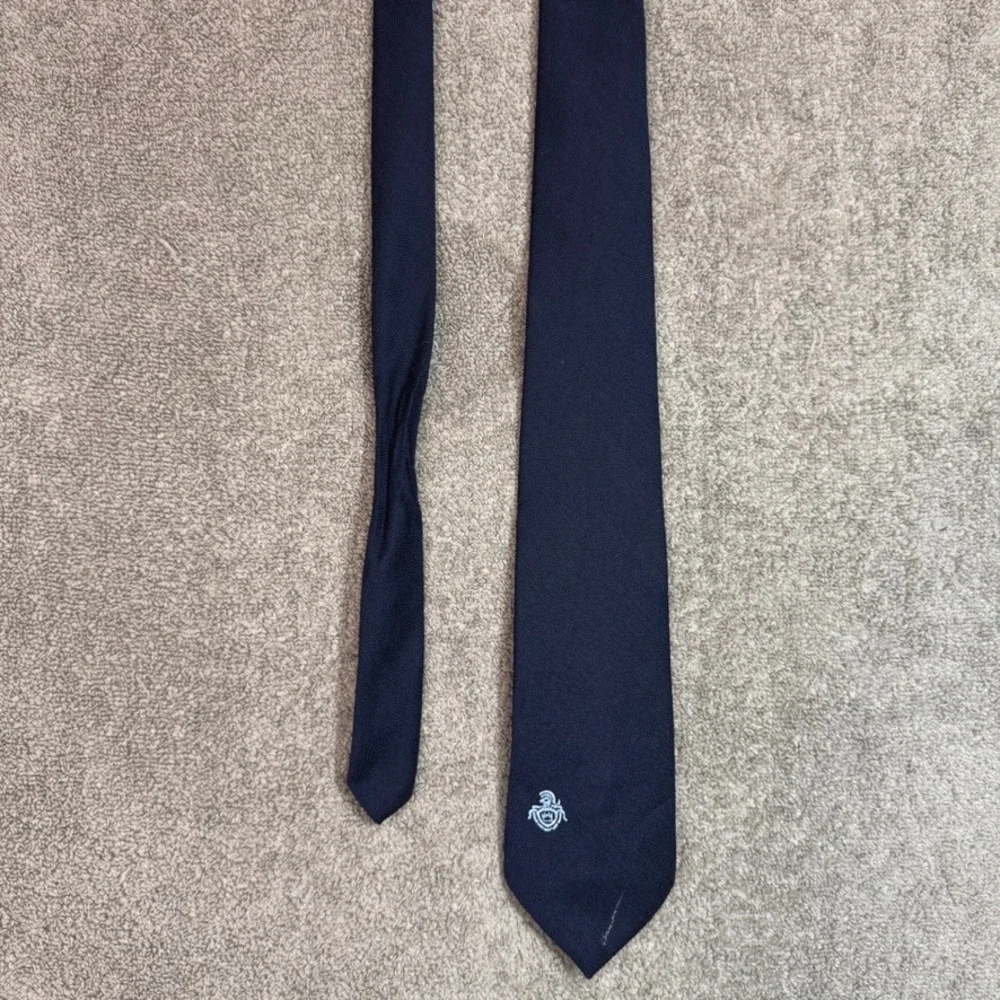 Via Re Mens Navy Blue Herringbone Wool Blend Crest Embroidered Necktie Tie